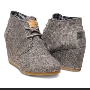 Tom’s brown herringbone wedge sz. 9.5